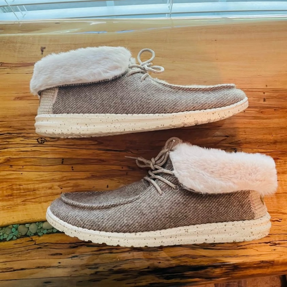 Hey Dudes Brit shoes women’s size 10